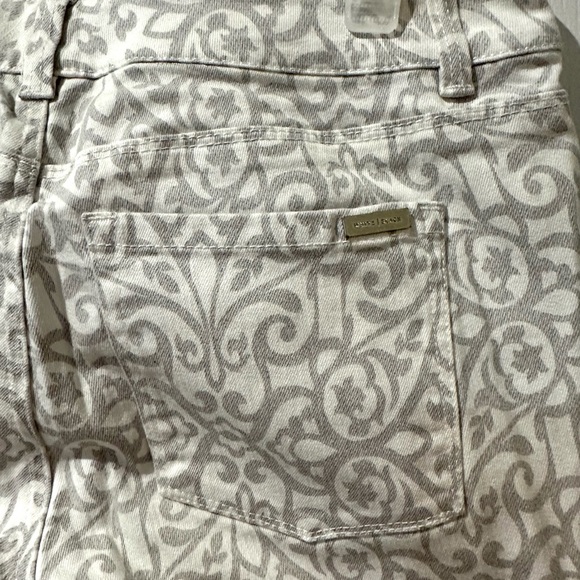 White House Black Market Gray and White Paisley Print Slim Ankle Jean Sz 6 NWOT - Picture 10 of 13